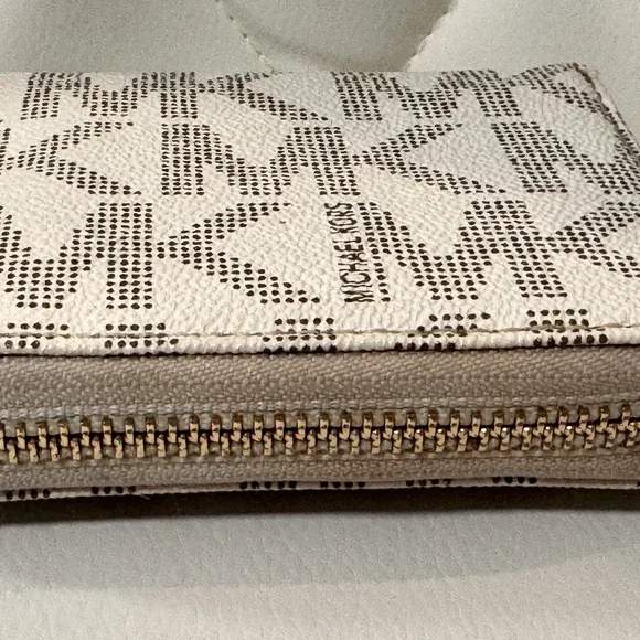 MICHAEL KORS WALLET EUC - Picture 4 of 6